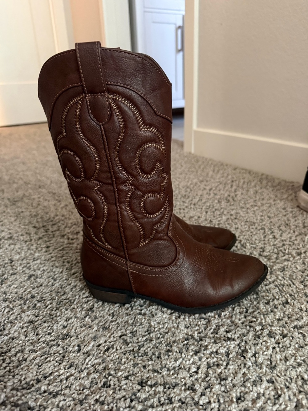 Kids size 3, cat & jack Brown Boots